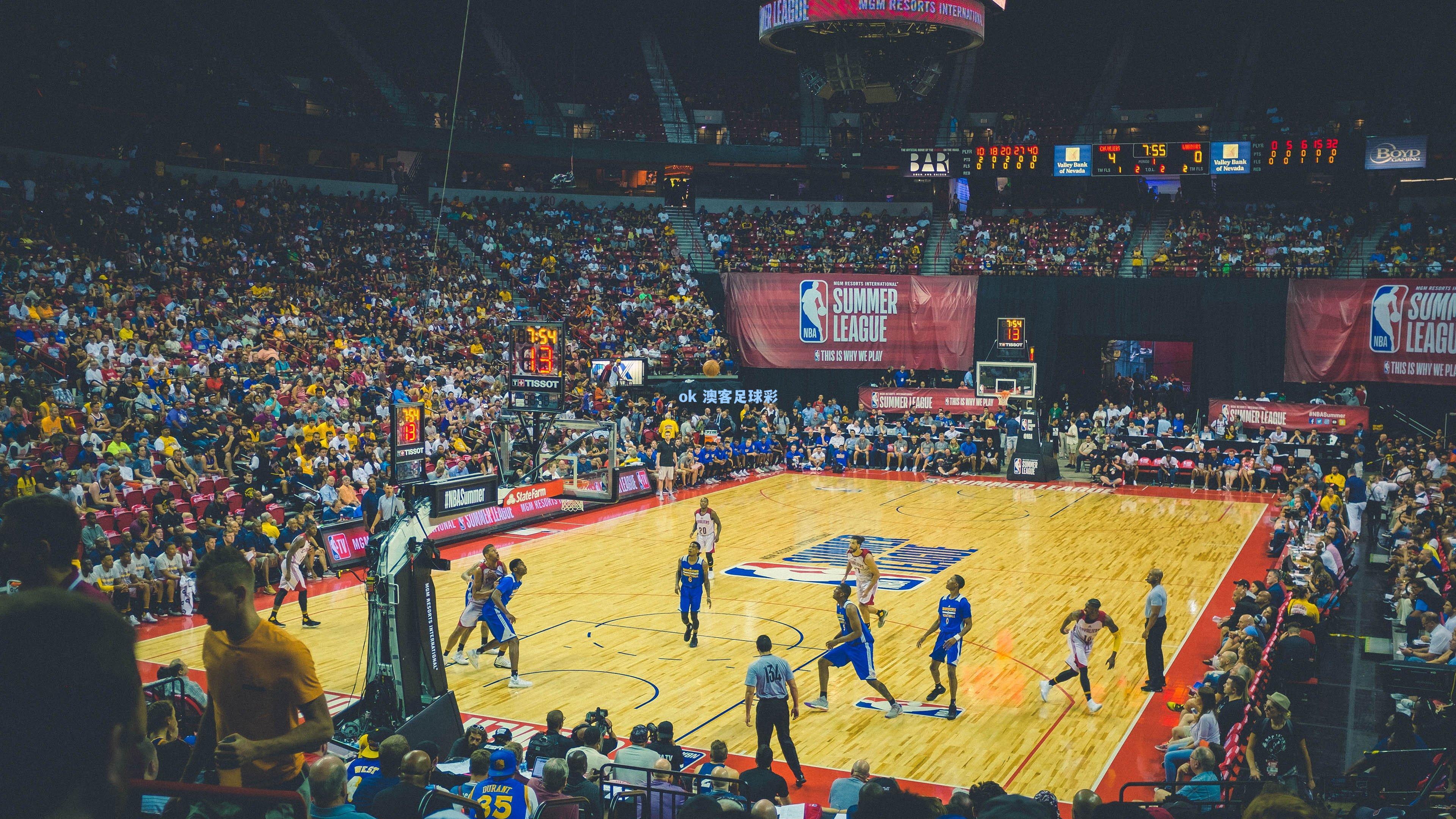 马德兴解析国足战术布局，菱形中场成首选，伊万用熟不用生显信心